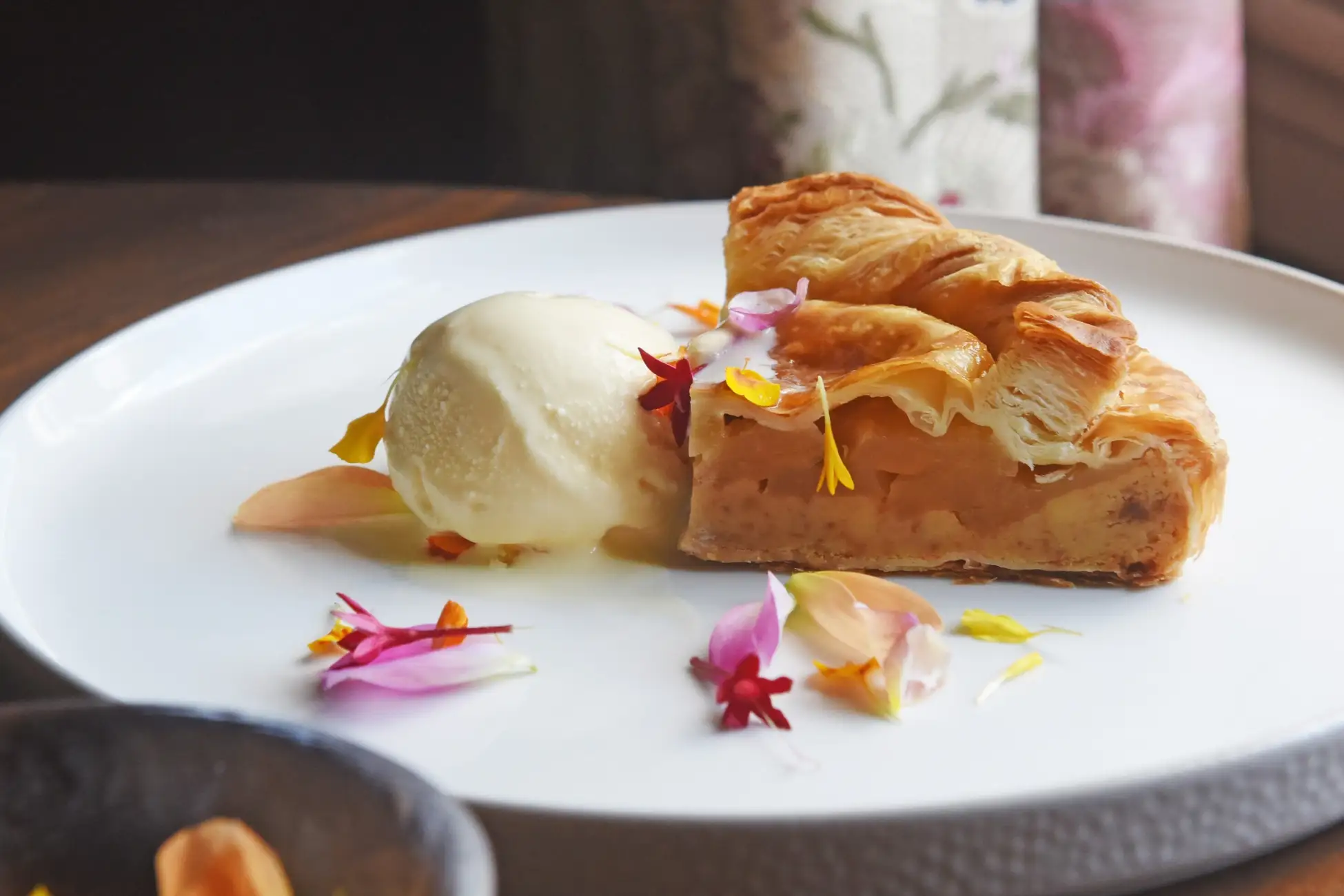 【軽井沢】120年の歴史を紡ぐ重要文化財「旧三笠ホテル」、10月1日に5年半ぶりリニューアルオープン。新設カフェやバリアフリー設備強化など、誰もが憩い、歴史に親しめる文化交流拠点へ。 12