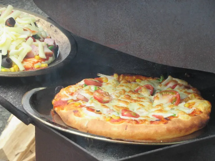 親子イベント「ドラム缶でピザづくり」