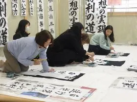 書初め教室を開催しました