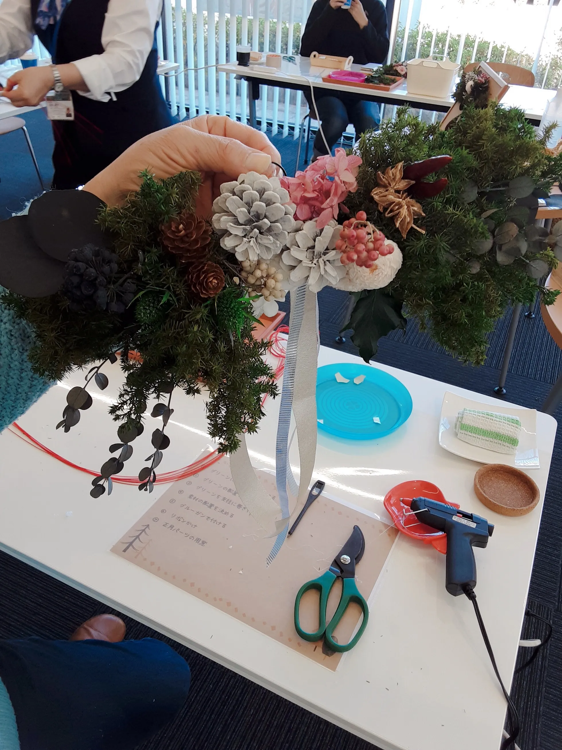 フラワーアレンジメント「クリスマススワッグ作り」0